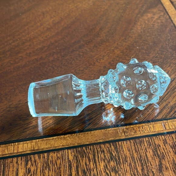 beautiful Fenton Cranberry opalescent Hobnail Cruet with stopper. - Picture 5 of 15